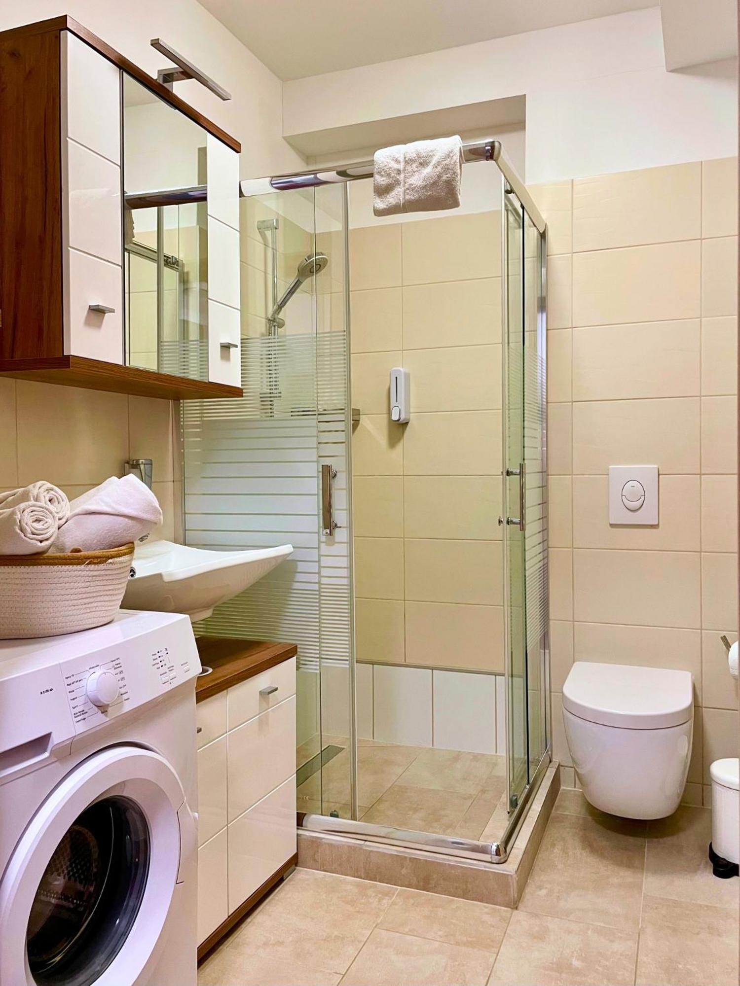 Leonardo50 Apartment Budapest Bagian luar foto
